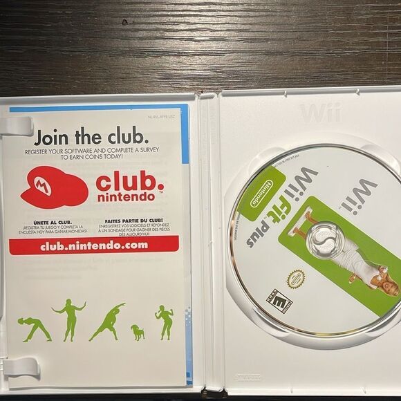 Nintendo Wii Fit Plus - White - Picture 2 of 3